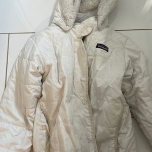 White Patagonia jacket. Size 7-8
